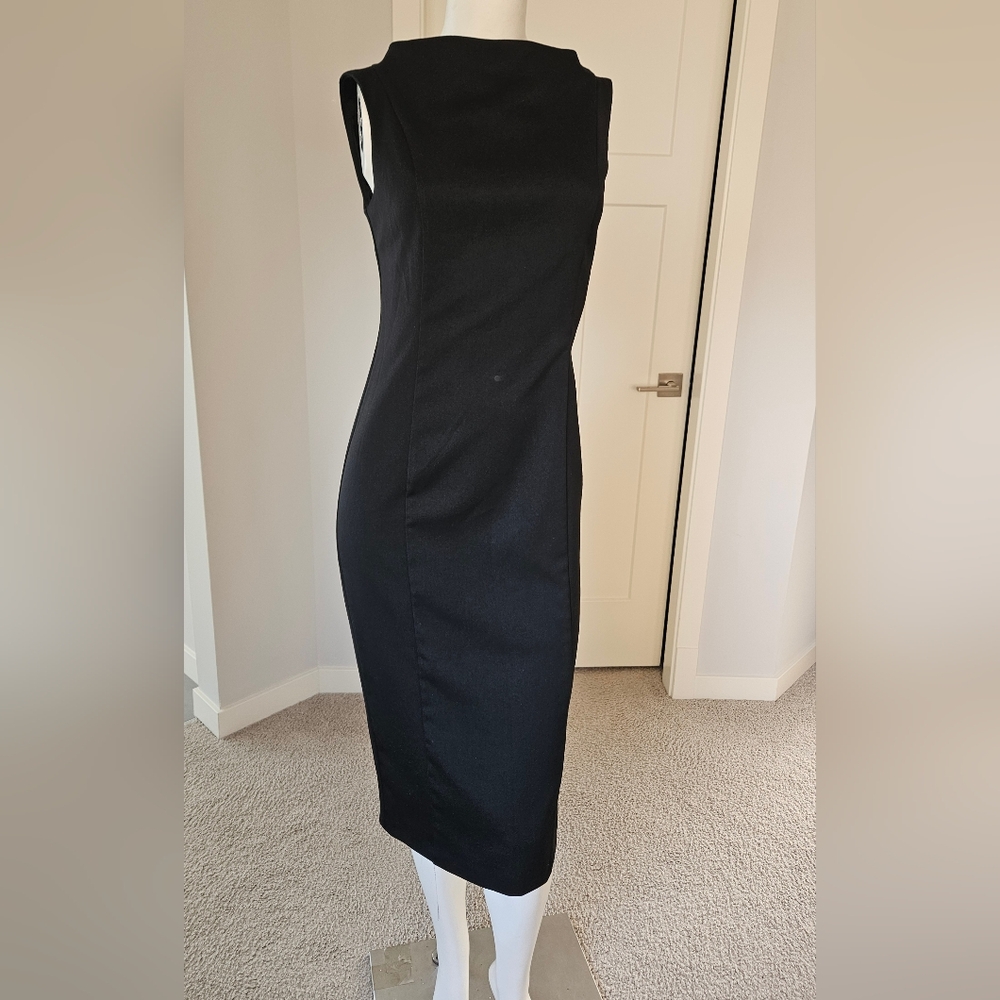 EUC Size Small Sisley Midi Dress